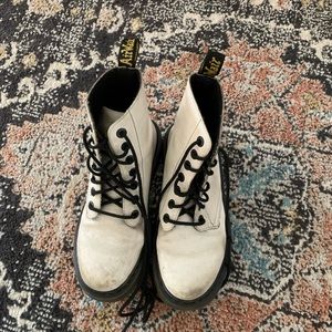 USED: DR. MARTENS BOOTS
